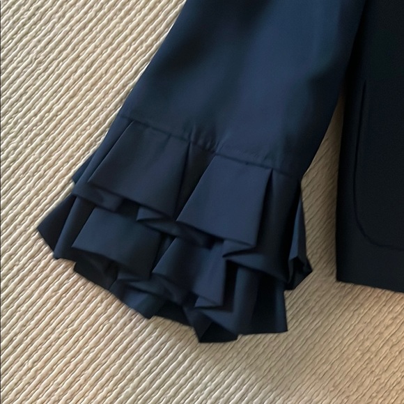 Ellen Tracy silk jacket with fun, ruffled sleeves - Picture 2 of 4